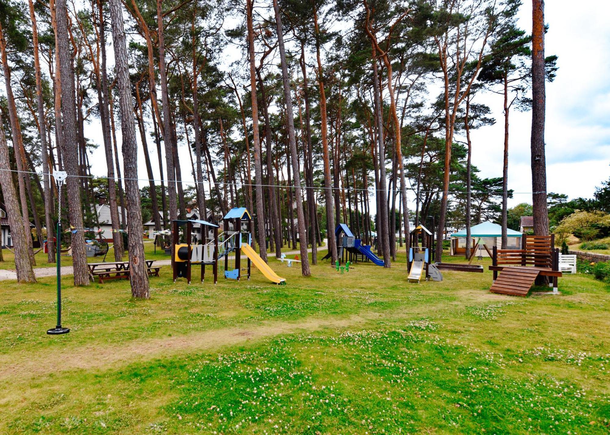 Forest Family Resort - Domki Caloroczne Устка Экстерьер фото